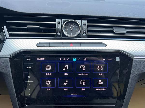 迈腾 2024款 200万辆众享款 330TSI DSG豪华型