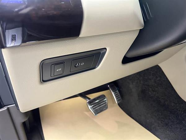 揽胜 2022款 3.0 L6 400PS 传世加长经典版