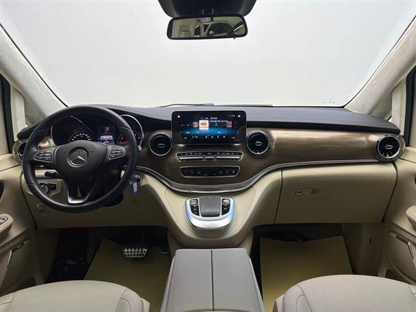 奔驰V级 2021款 V 260 尊贵版