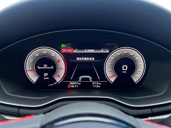 奥迪A4L 2022款 40 TFSI quattro RS套件燃速型