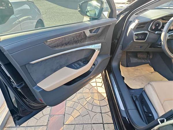 奥迪A6L 2019款 55 TFSI quattro 尊享致雅型