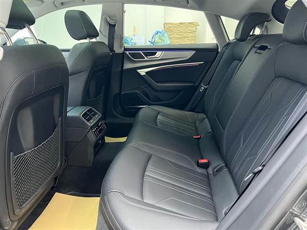 奥迪A7 2025款 45 TFSI 臻选型