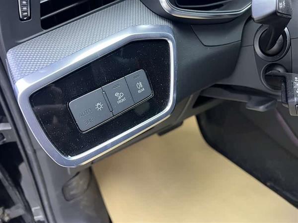 奥迪A6L 2022款 45 TFSI quattro 臻选动感型