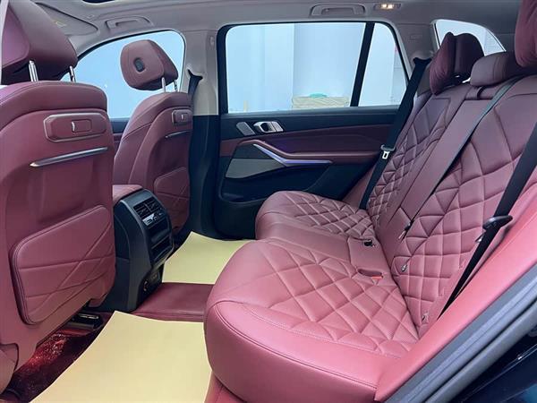 宝马X5 2023款 xDrive 30Li 尊享型M运动曜夜套装