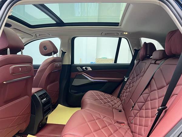 宝马X5 2023款 xDrive 30Li 尊享型M运动曜夜套装