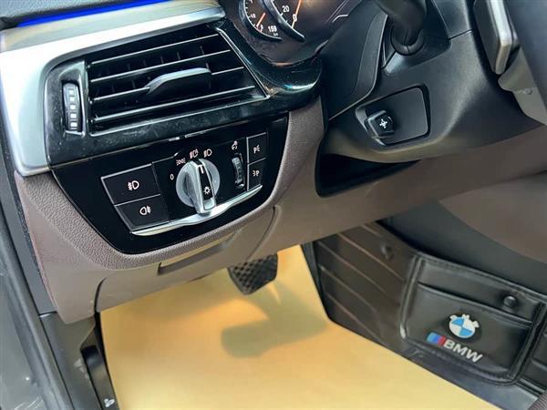 宝马5系 2018款 改款  530Li xDrive 豪华套装