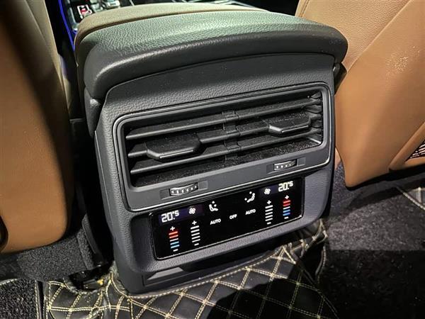 奥迪Q7 2020款 55 TFSI quattro S line运动型