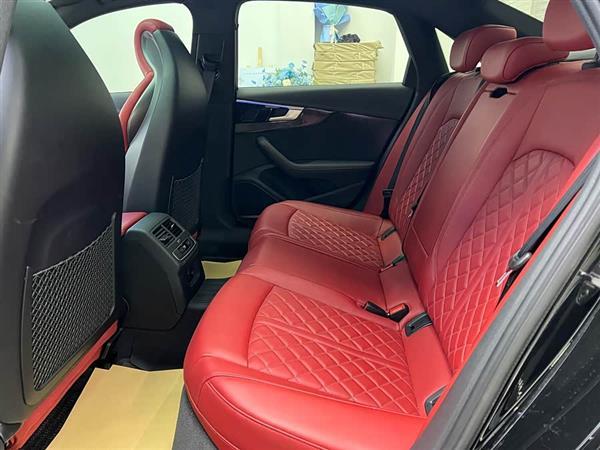 奥迪S4 2024款 S4 3.0TFSI