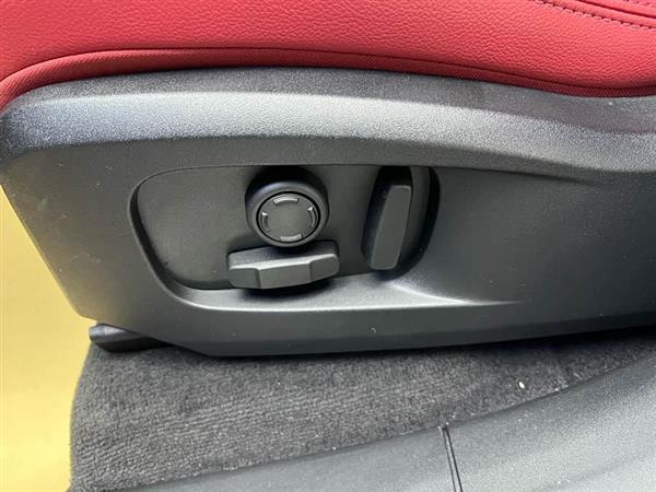 捷豹F-PACE 2024款 P250 R-Dynamic SE