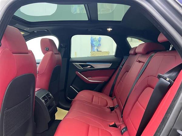 捷豹F-PACE 2024款 P250 R-Dynamic SE