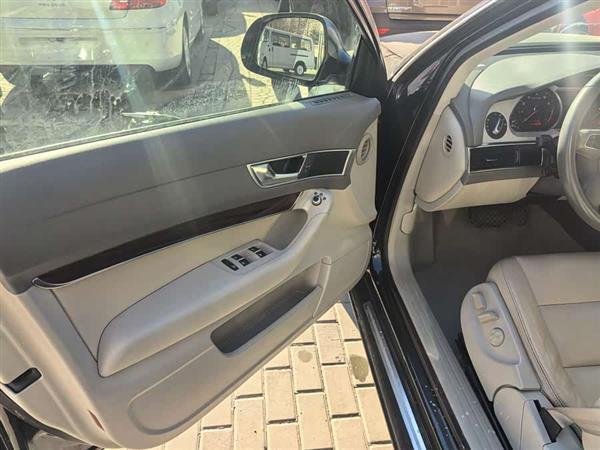 奥迪A6L 2011款 2.0 TFSI 自动标准型