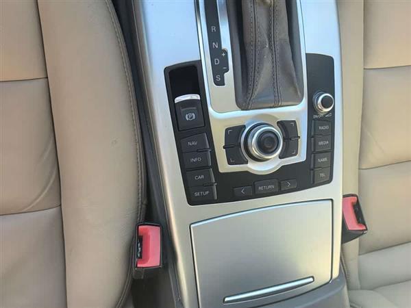 奥迪A6L 2011款 2.0 TFSI 自动标准型