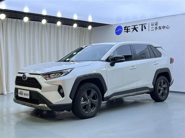 RAV4荣放 2022款 2.0L CVT四驱风尚Plus版