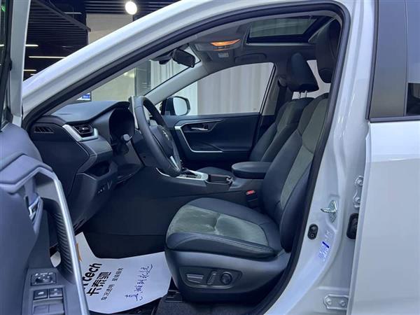 RAV4荣放 2022款 2.0L CVT四驱风尚Plus版