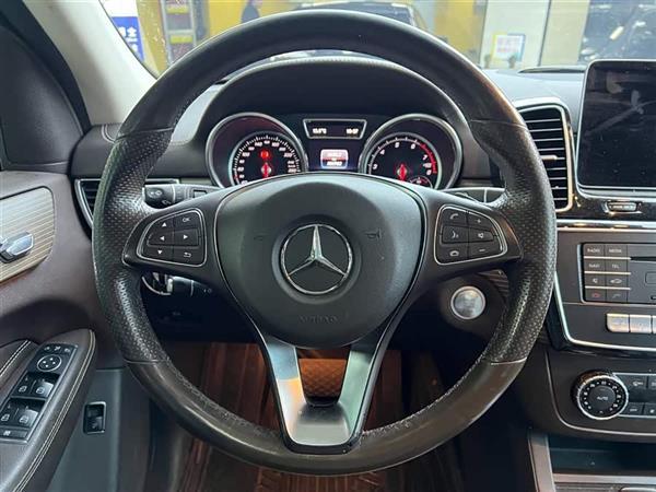 奔驰GLE 2019款 GLE 320 4MATIC 动感型臻藏版