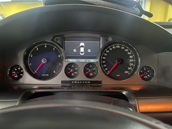 辉腾 2011款 3.6L V6 5座加长Individual版