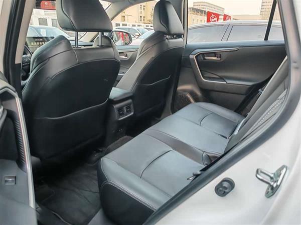 威兰达 2023款 2.0L CVT四驱豪华PLUS版